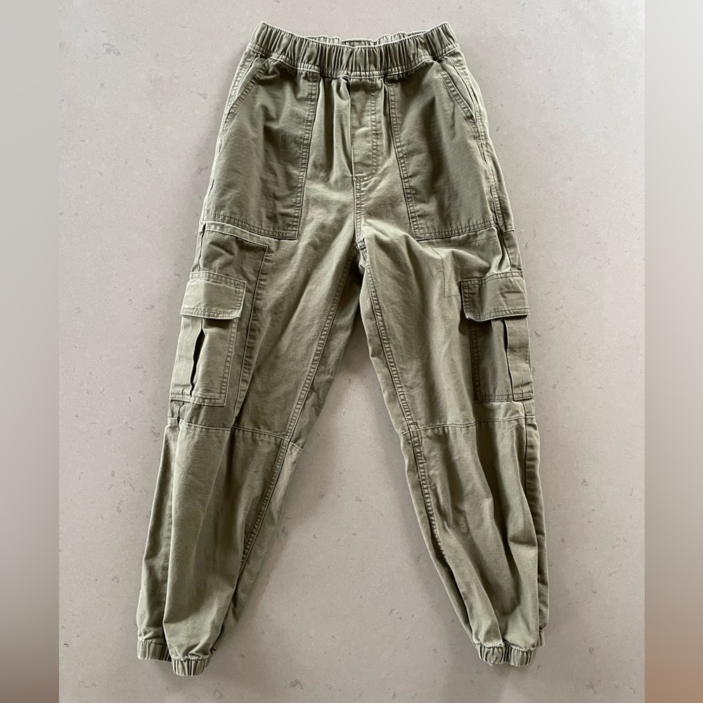 Zara boy’s Khaki Cargo Pants Age 12-13 164 cm tall.